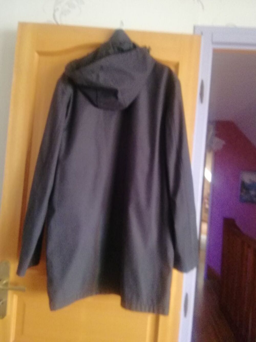 Manteau noir avec capuche taille M Vtements