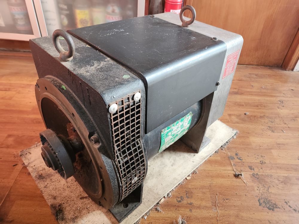 Alternateur 10kw triphas&eacute; 1500tr/mn Bricolage