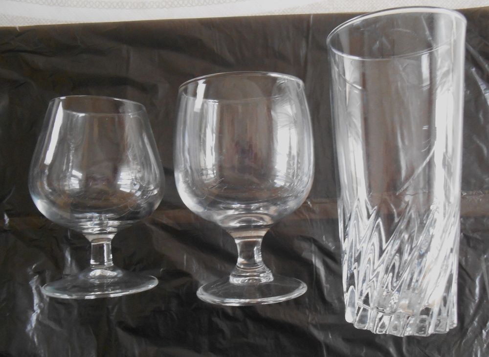 Lot de 56 Verres Diff&eacute;rents
Décoration