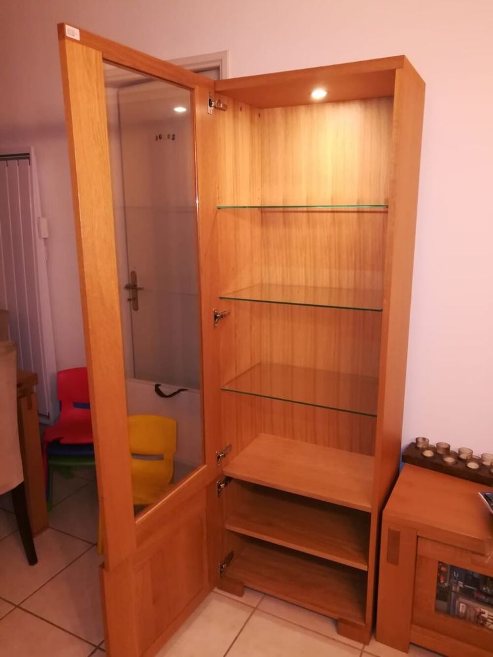 Biblioth&egrave;que avec porte vitr&eacute;e Meubles