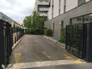  Parking / Garage  louer 24 m