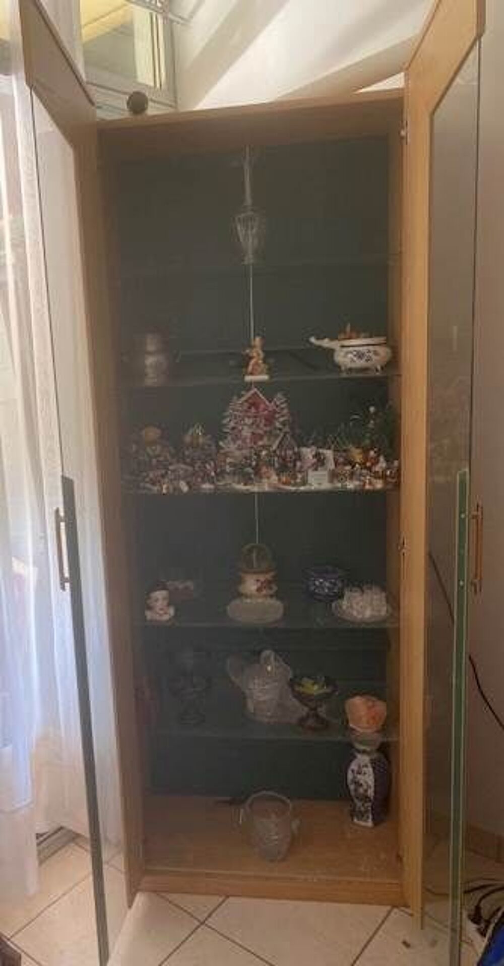 ELEGANT MEUBLE VITRINE Meubles