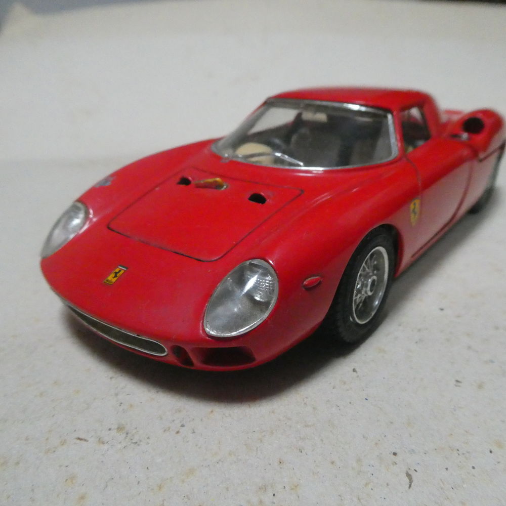 miniature auto 1/24 Durago Ferrari 250 LM 