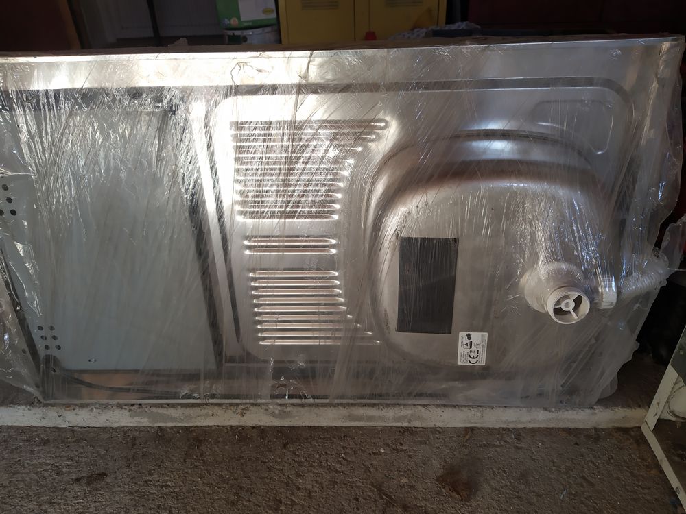 evier inox +plaques electriques Electroménager