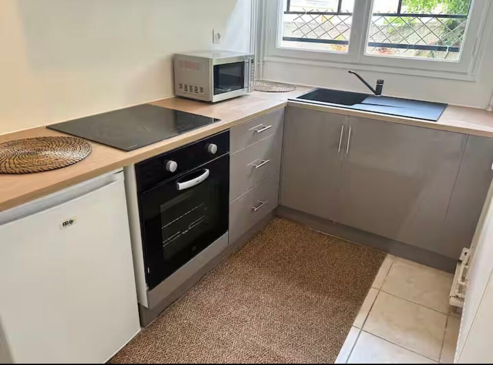 Location Appartement Paris 10e (Canal St-Martin)  T2 meublé 38 m² Paris 10