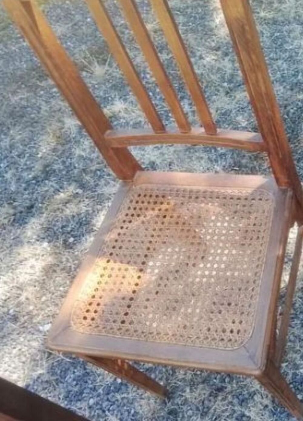 3 chaises can&eacute;es Meubles