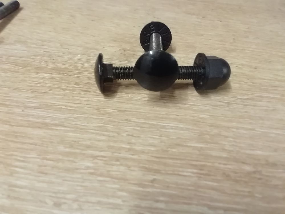 &Eacute;crous borgnes nylon neufs noir M6 Bricolage