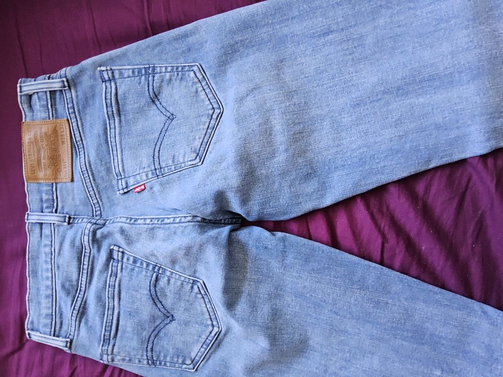 jeans levis 511 slim bleu ciel taille 28x32 &eacute;tat neuf Vtements