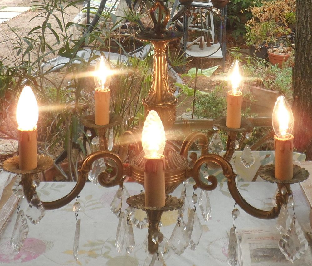 Lustre ancien &agrave; 5 &eacute;clairages en bronze dor&eacute; et pampilles Décoration