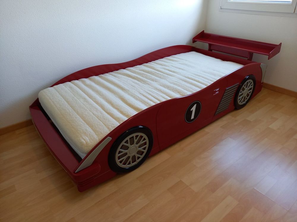Lit voiture + sommier + armoire Mobilier enfants