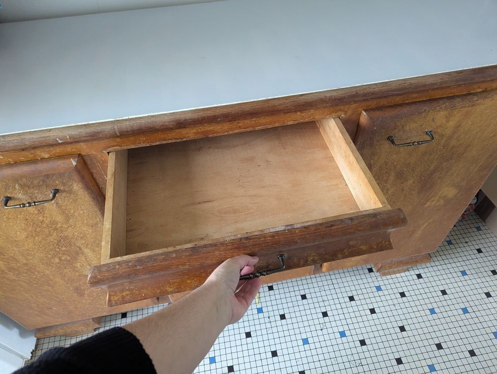 Buffet en bois avec plateau clair Meubles