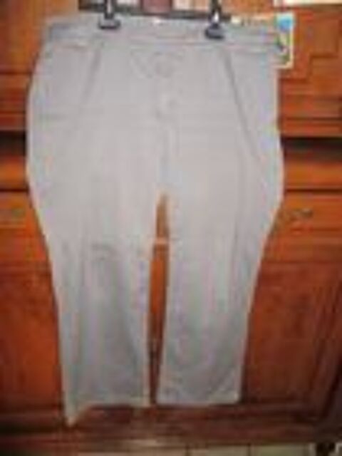 Pantalon lger gris avec ceinture identique au pantalon 0 Mrignies (59)