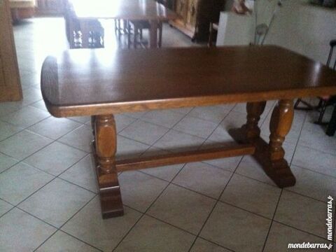 TABLE DE SALLE A MANGER EN CHENE MASSIF 1 m80 x90 140 Thionville (57)