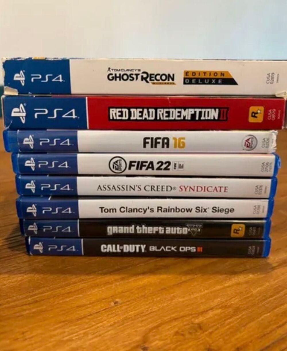 Ps4+8 jeux Consoles et jeux vidos