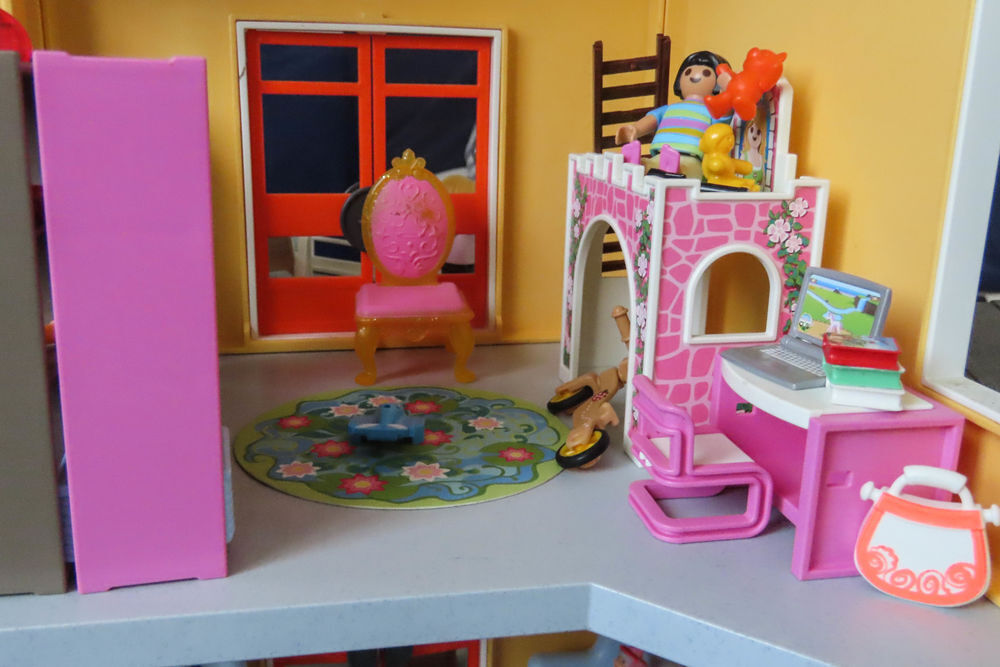 Playmobil Citylife la maison moderne enti&egrave;rement meubl&eacute;e 
Jeux / jouets