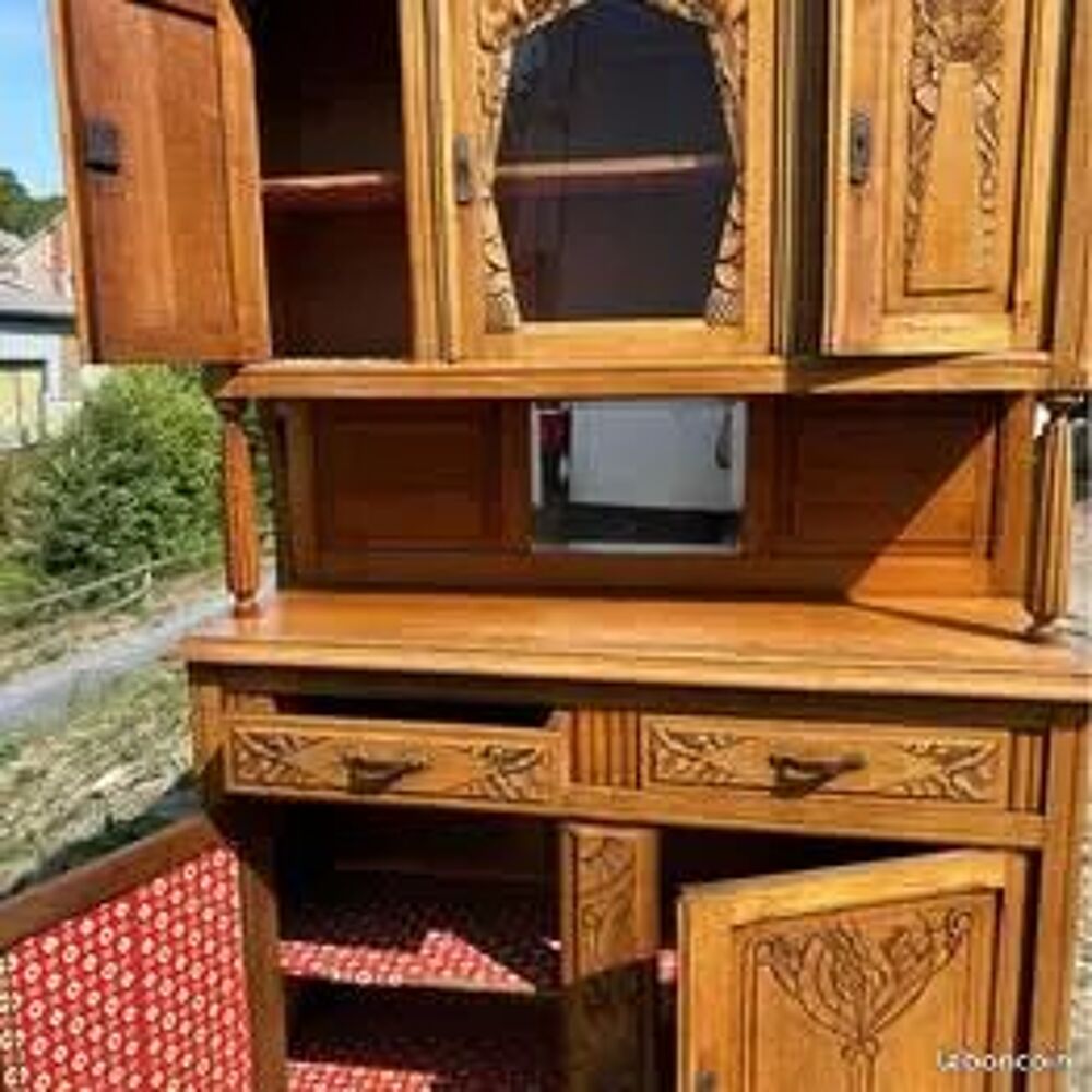 buffet ancien en bois massif, dot&eacute; de 5 portes et2 tiroirs Meubles