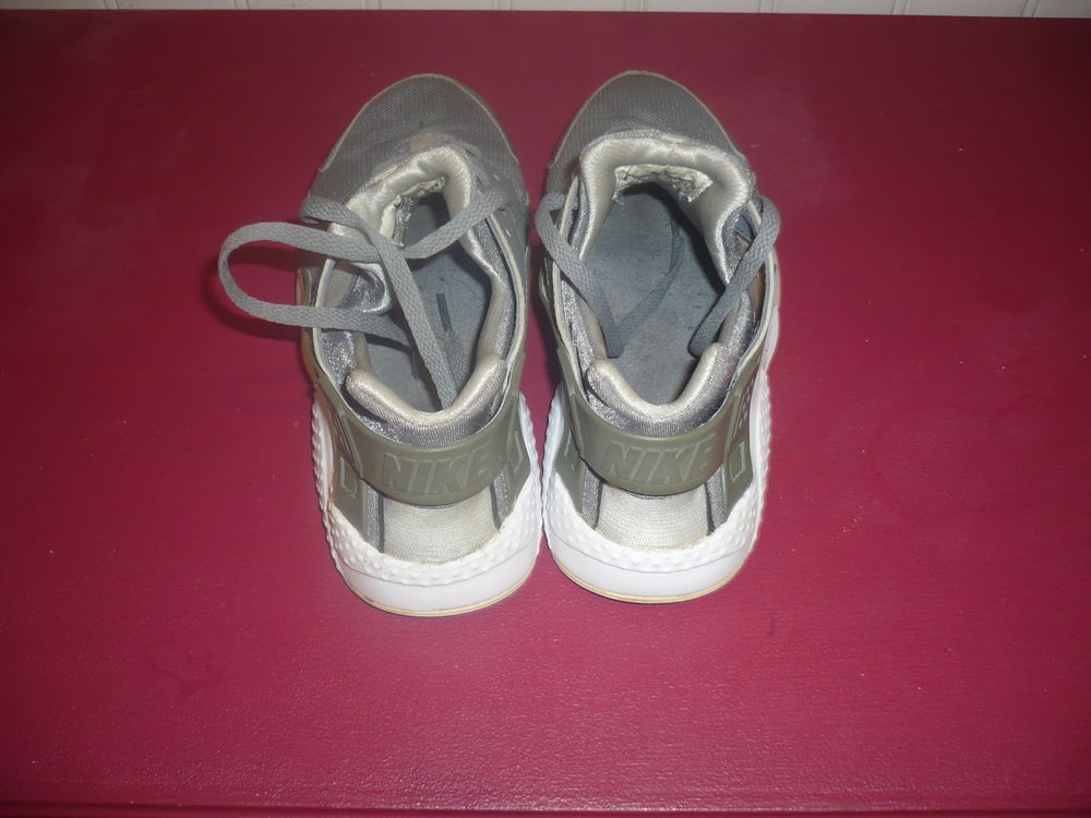 BASKETS NIKE GRIS SEMELLE BLANCHE Chaussures