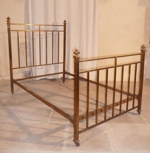 LIT ancien en m�tal dor�
pas de livraison
100 Auxerre (89)