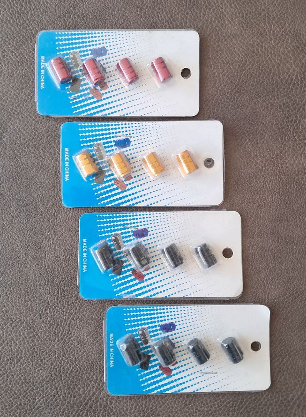 lot de 16 valves pneu pour v&eacute;lo vtt moto voiture 
1,5x1 cm
Sports