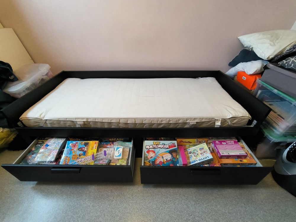 Lit+banquette+Ikea+BRIMNES+avec+matelas,+couette+et+draps Meubles