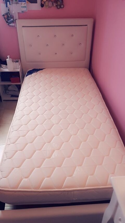 Lit 90190 une personne avec matelas simili cuir + LED 150 Vigneux-sur-Seine (91)