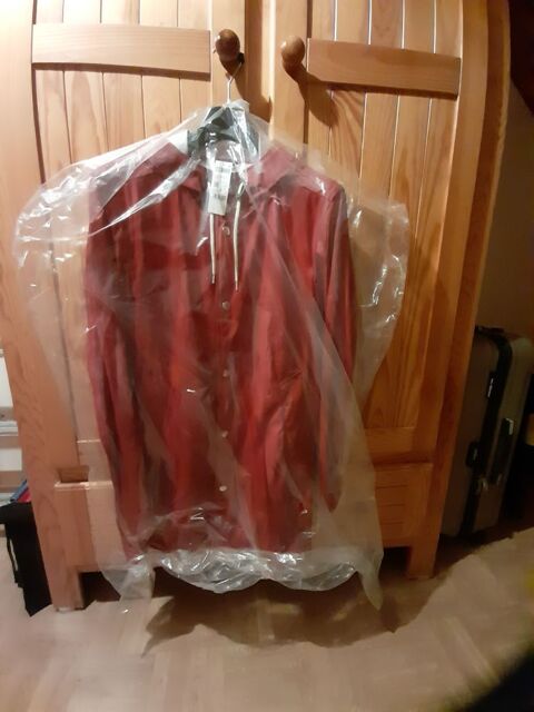 veste impermable 3/4 rouge avec capuche taille 48 40 Quincy-sous-Snart (91)