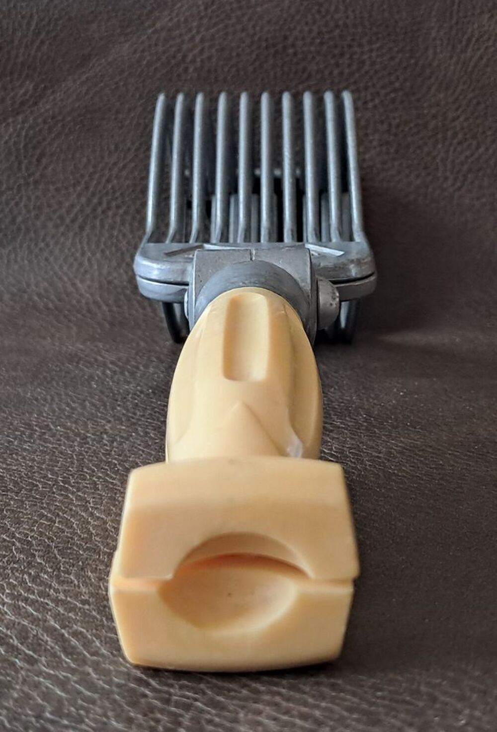pince &agrave; r&ocirc;ti coupe viande vintage 
marque manutranche 
