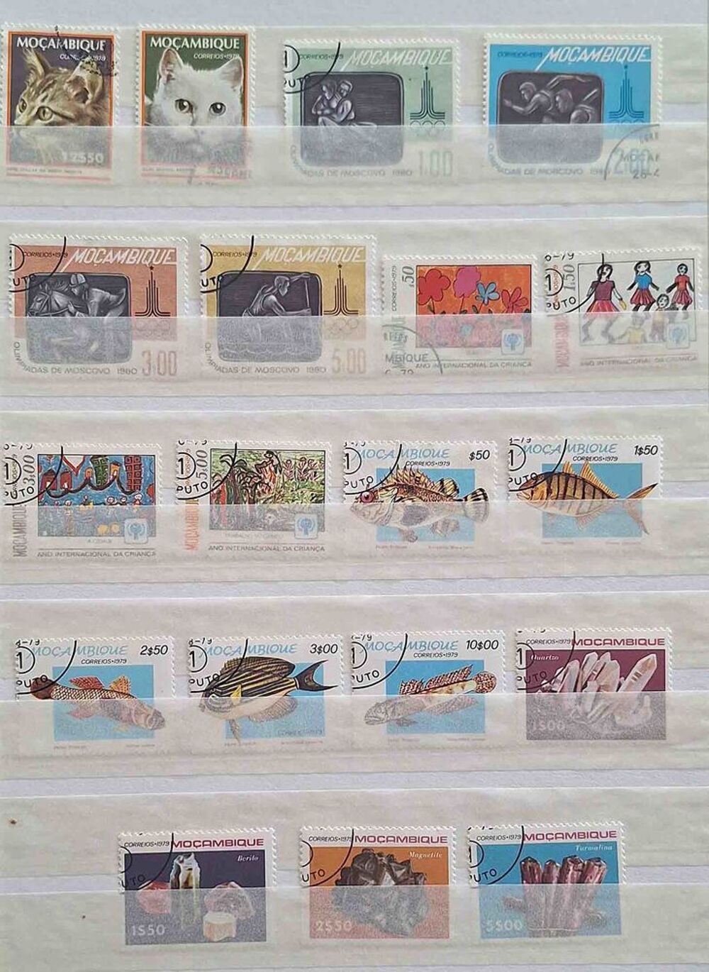 S&eacute;rie de timbres de collection du Mozambique 