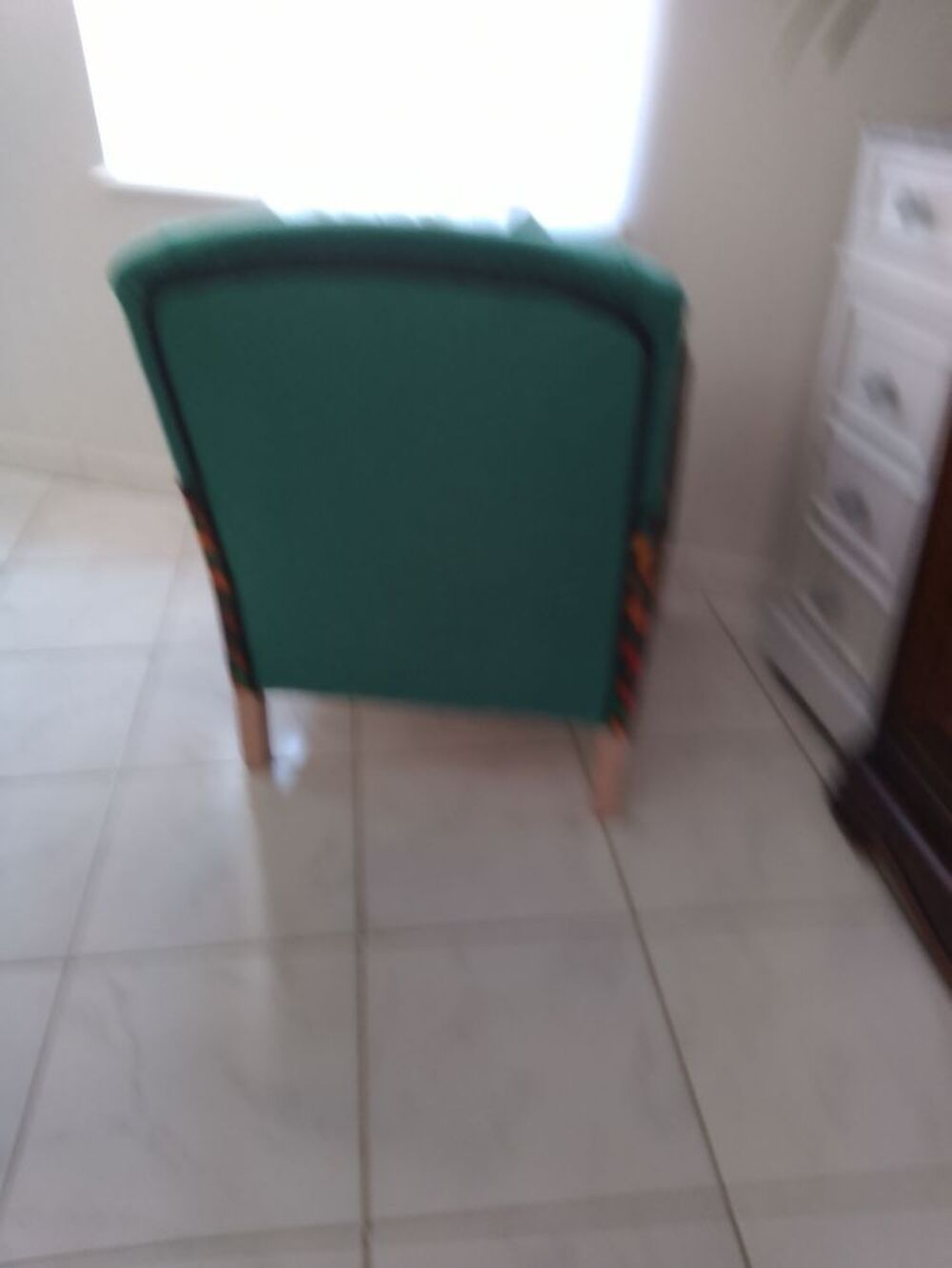 Fauteuil relook&eacute; a neuf tr&egrave;s bon &eacute;tat Photos/Video/TV
