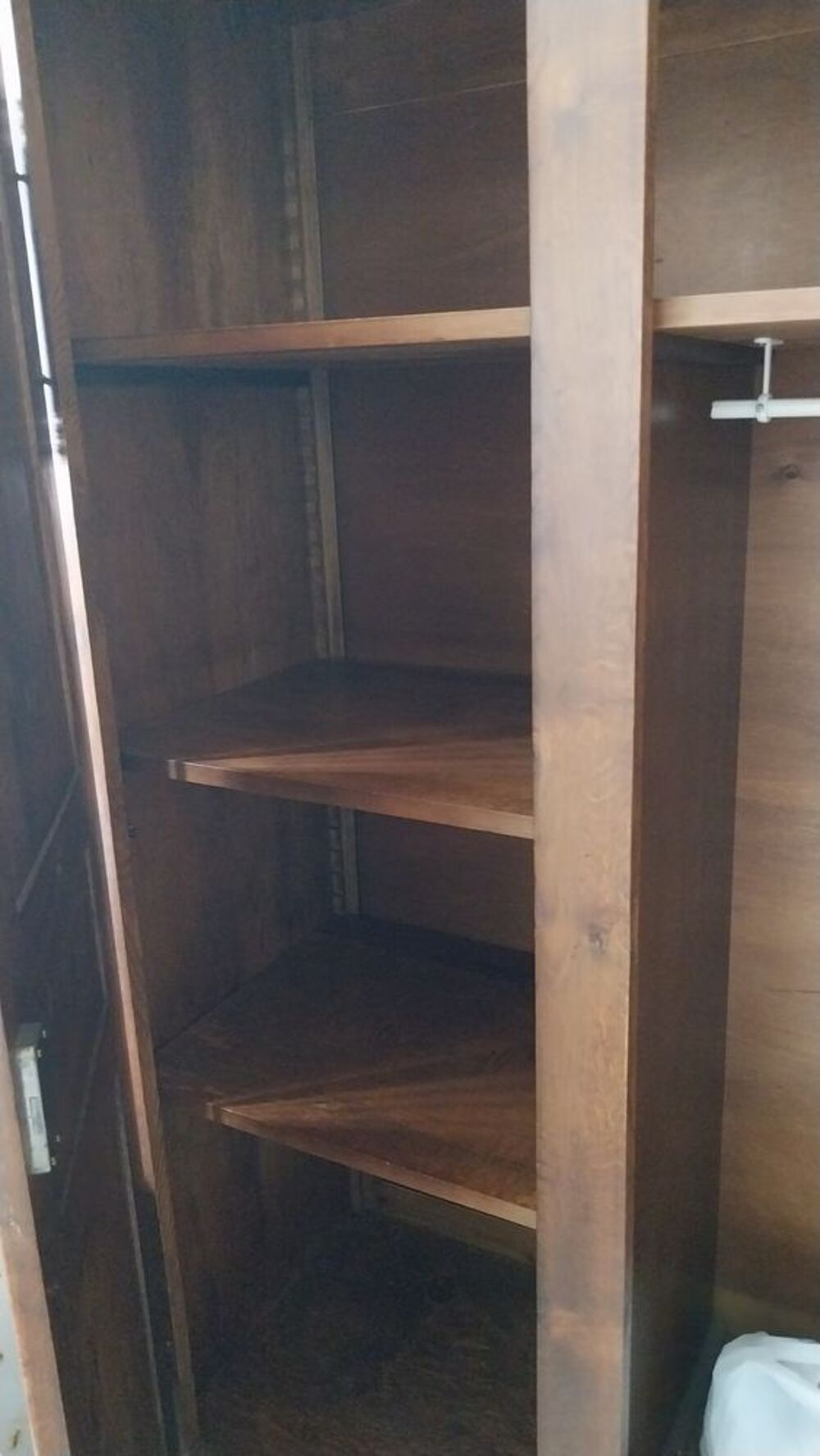 Chambre adulte en orme bois massif
Tr&egrave;s bon &eacute;tat Meubles
