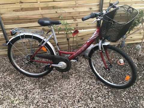 v�lo femme marque Cross Laguna couleur rouge excellent �tat 190 Perpignan (66)