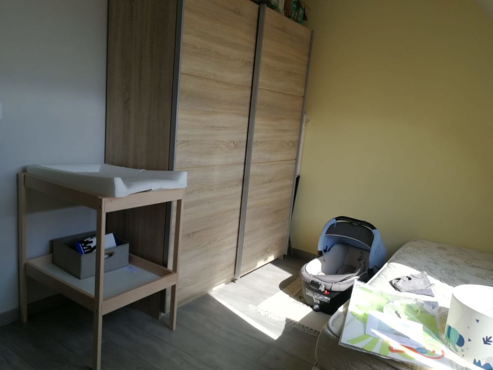 : lit b&eacute;b&eacute; + matelas + table &agrave; langer Mobilier enfants