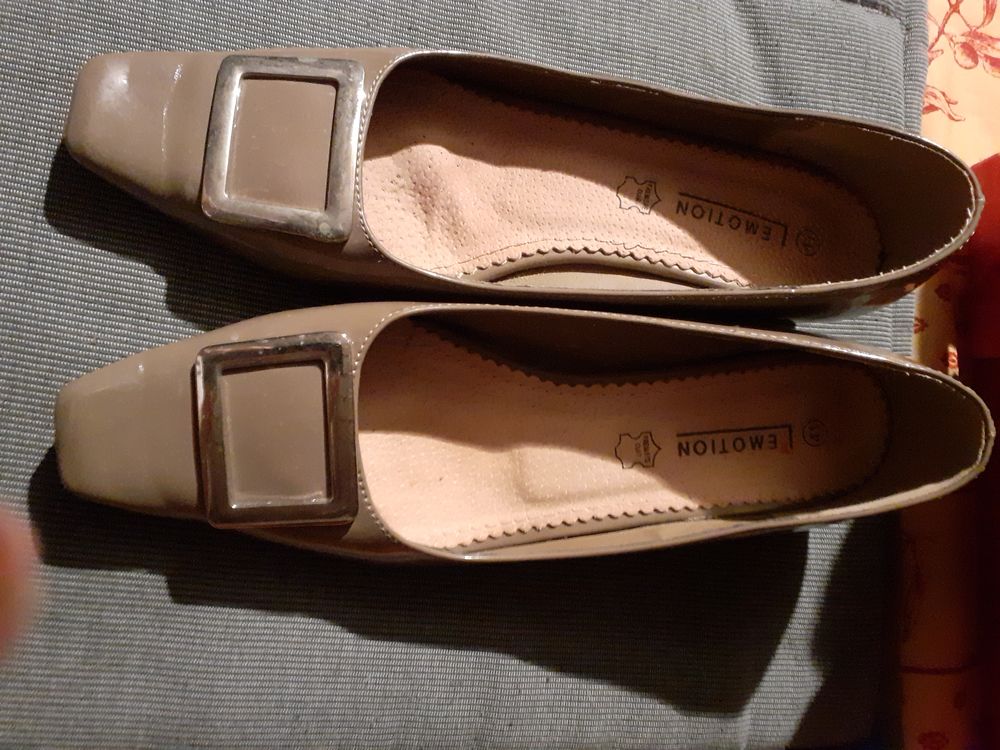 2 PAIRES de chaussures en 40 /41
Chaussures