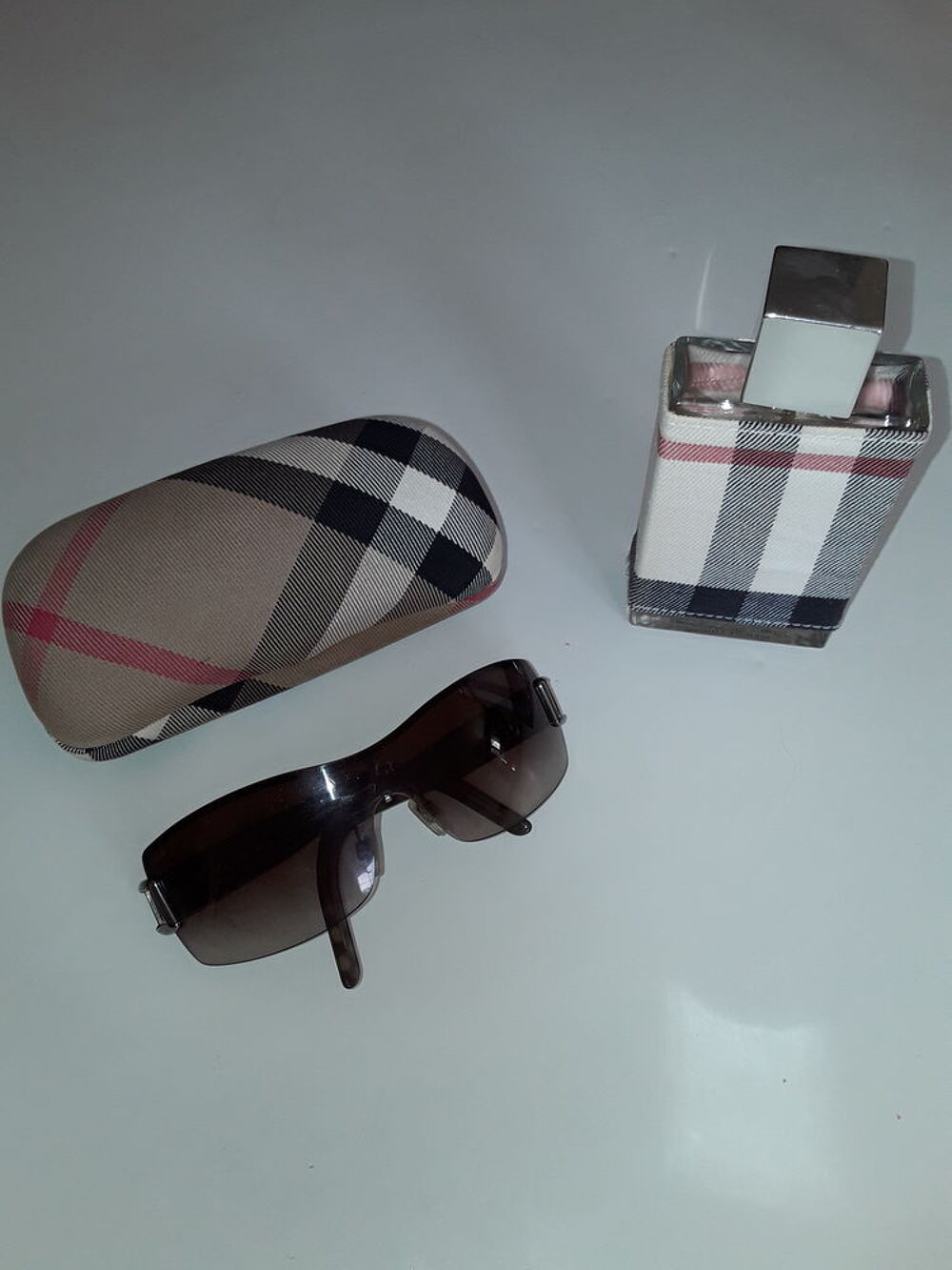 Bouteille de parfum vide de collection 