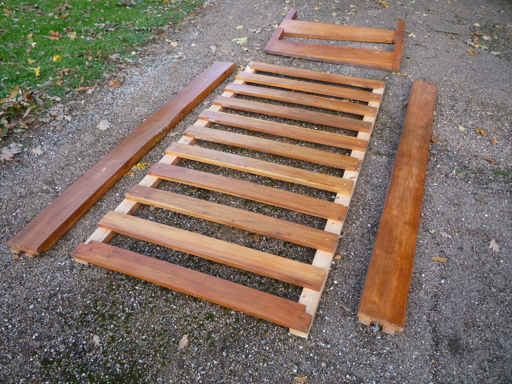 Lit en bois pitchpin 
190cm x 90cm Meubles
