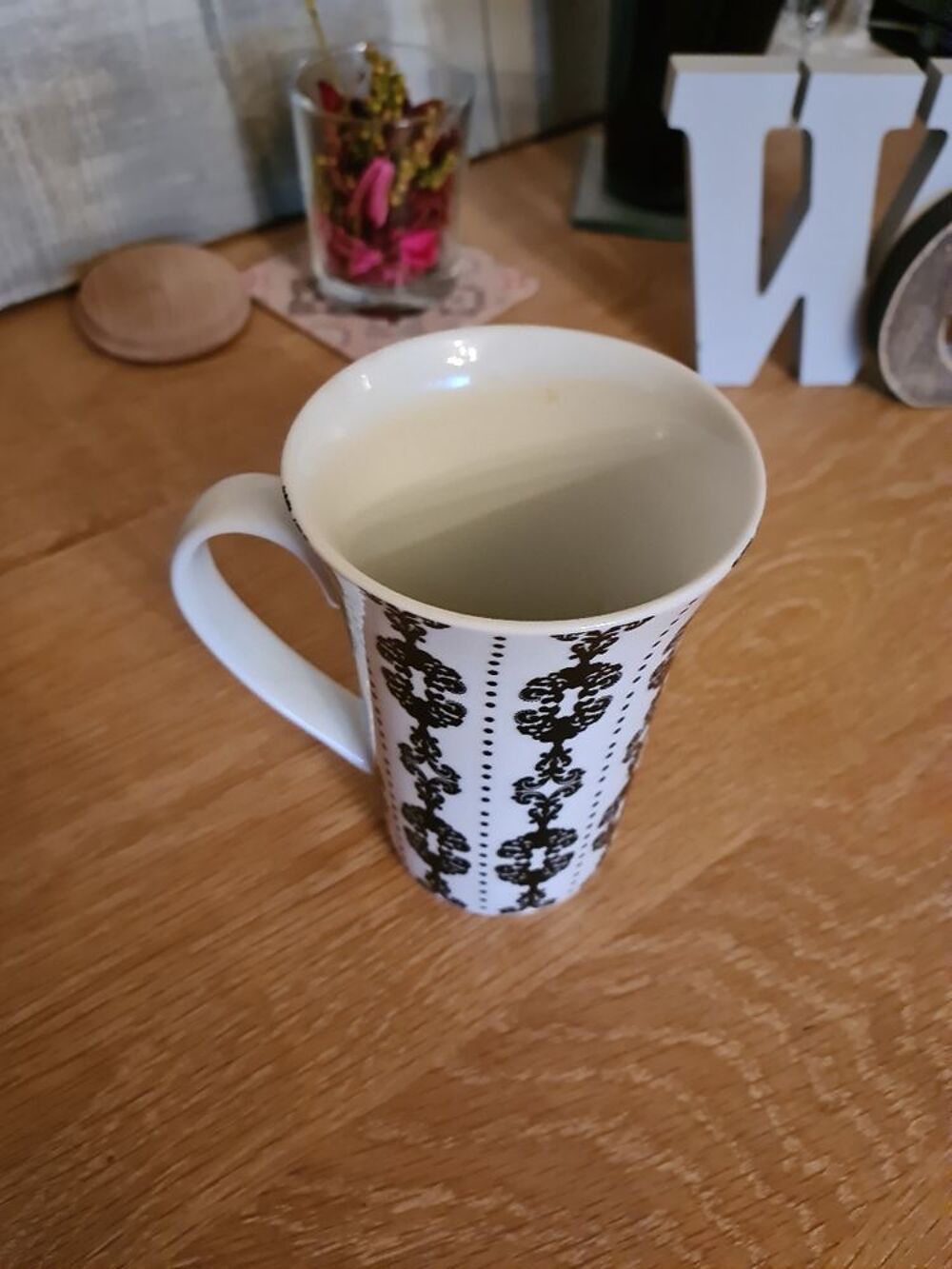 Tr&egrave;s beau mug style baroque Décoration