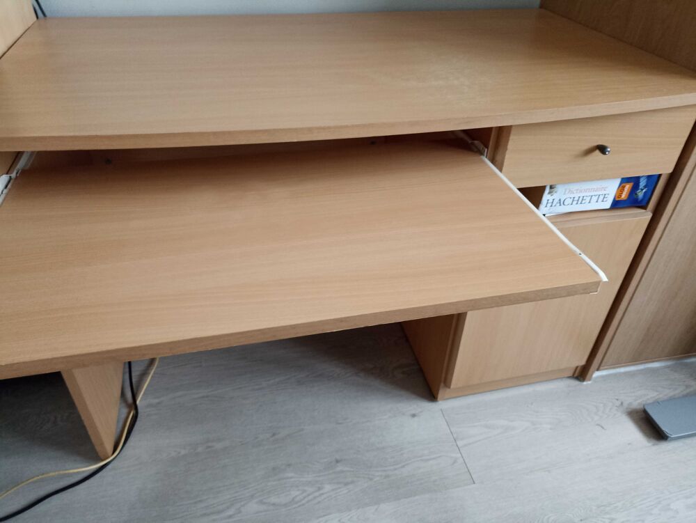 Bureau
Longueur 115 x Profondeur 60 cm
+ Tablette coulissante Meubles