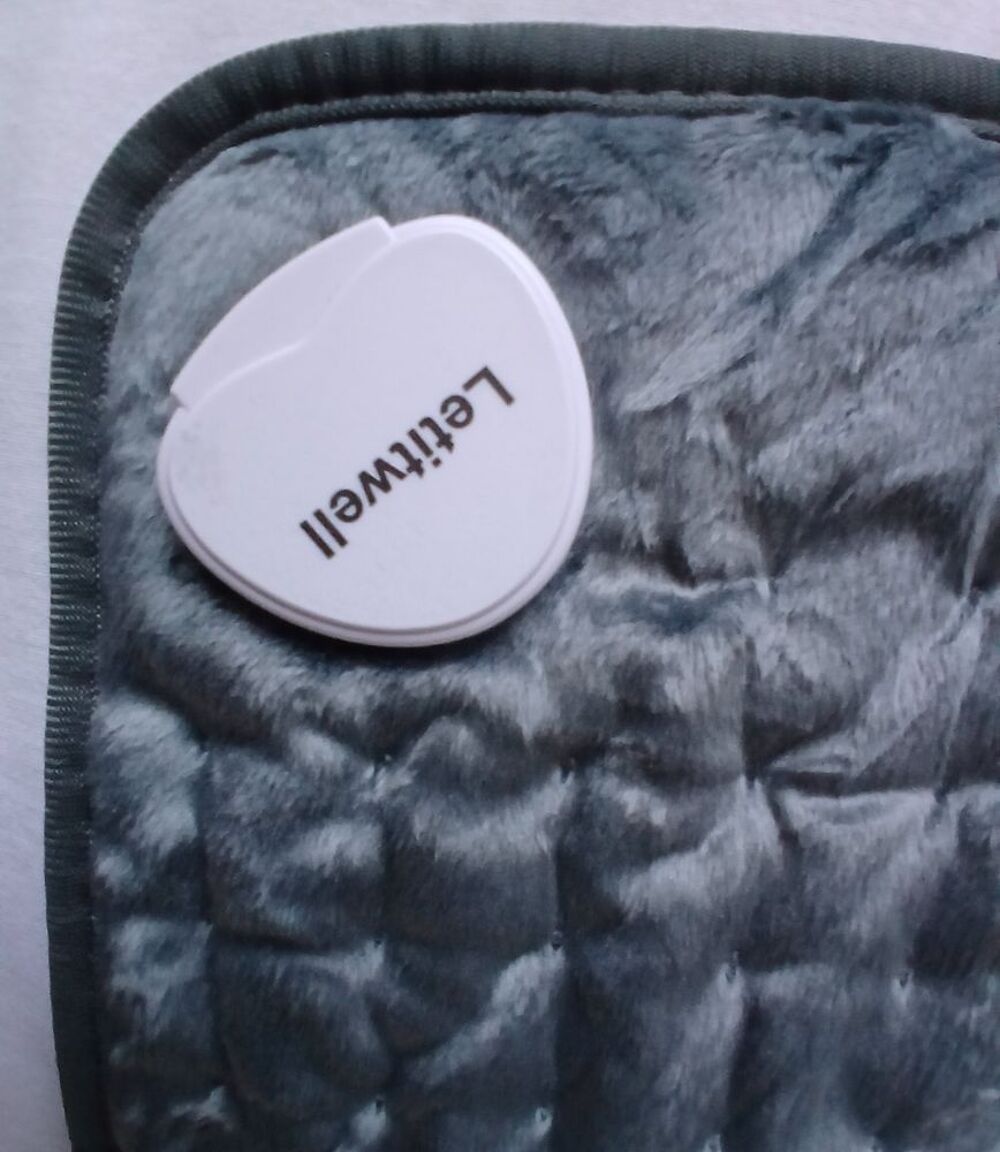 Tr&egrave;s beau coussin chauffant &eacute;lectrique XXL 
Vêtements
