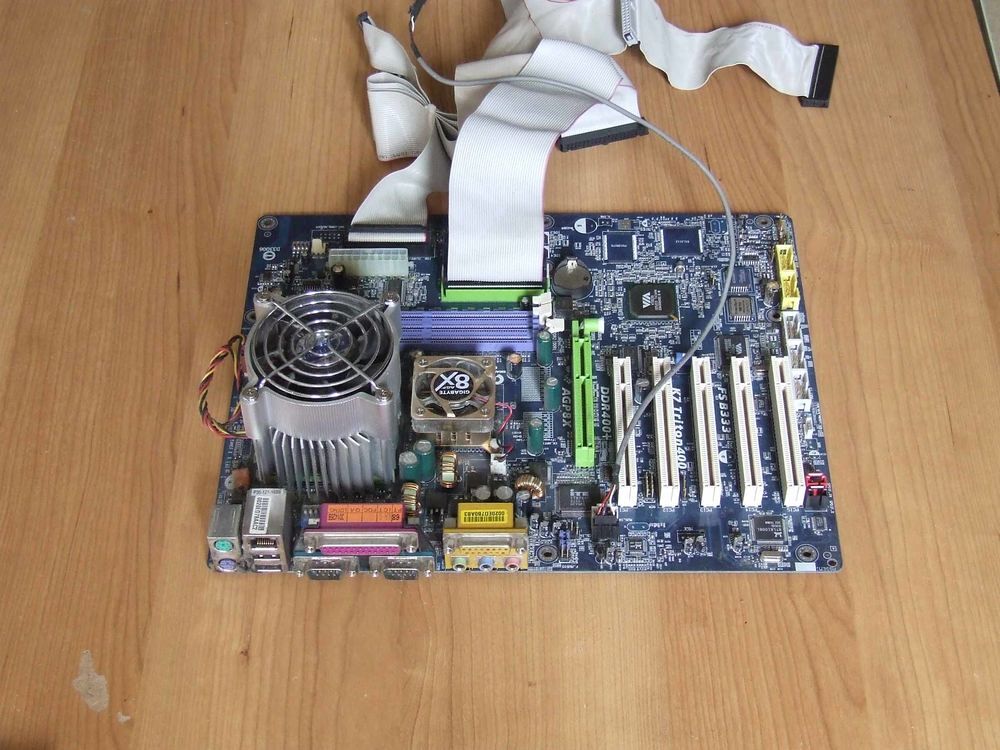 Carte m&egrave;re GIGABYTE, avec processeur 166 MMX mont&eacute;, TBE Matériel informatique