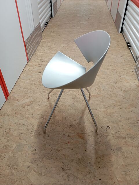 Chaise design grise 23 Pont--Mousson (54)