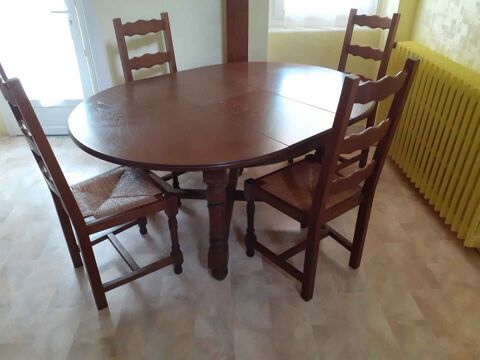 Table ronde en chêne (rallonge intégrée) et ses 4 chaises Bussac-sur-Charente (17)