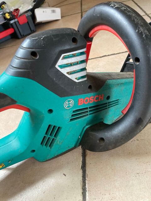 Taille Haie lectrique Bosch 700 watts 40 Juranon (64)