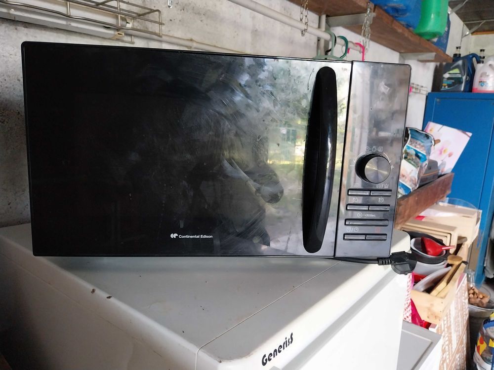 Micro onde grill23l Electroménager