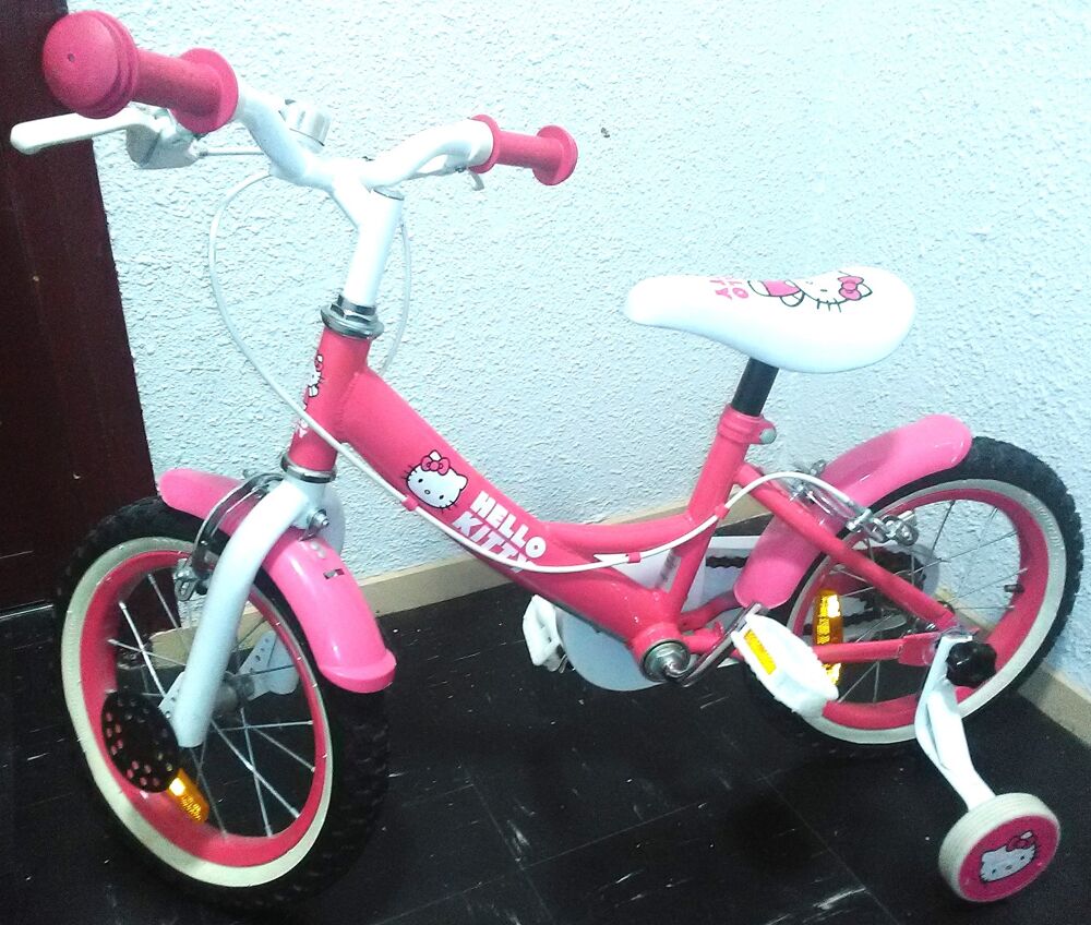 V&eacute;lo Neuf Hello Kitty avec roulettes Jeux / jouets