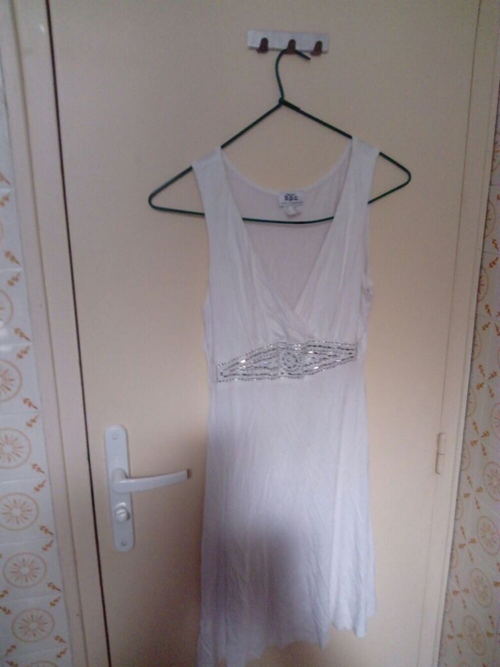 Robe de soir&eacute;e en blanc V�tements