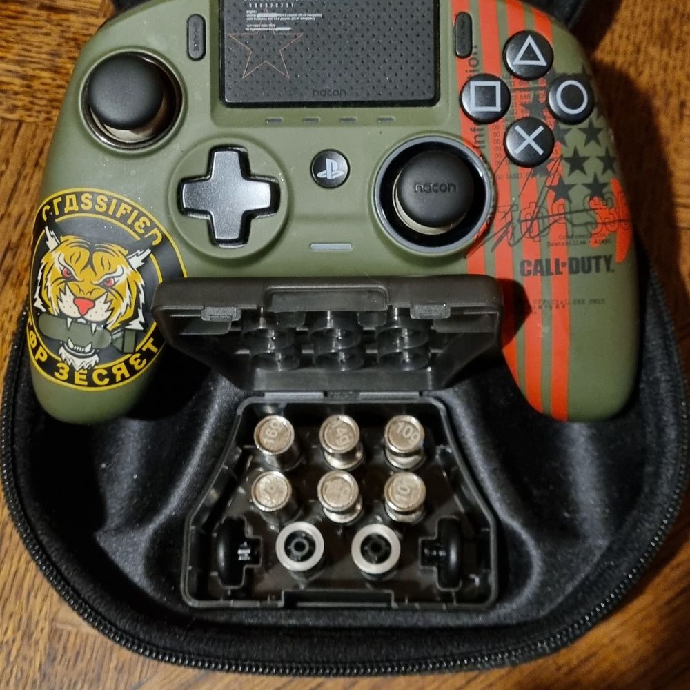 manette ps4 cold war Consoles et jeux vidéos