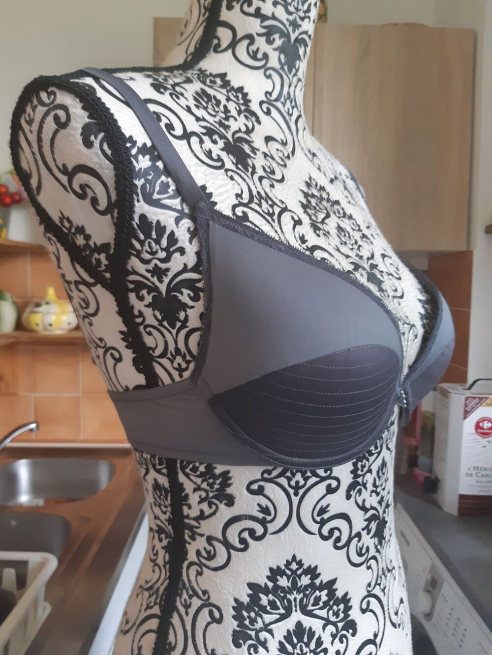  soutien gorge gris ETAM Taille 90B
Vêtements