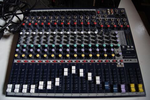 Equipement pour cabaret lumière et table console de mixage 1500 Brignais (69)