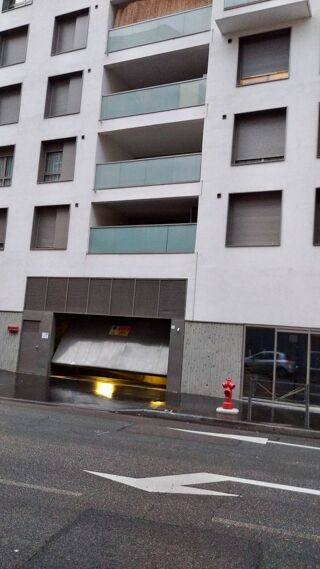  Parking / Garage  vendre 30 m Lyon