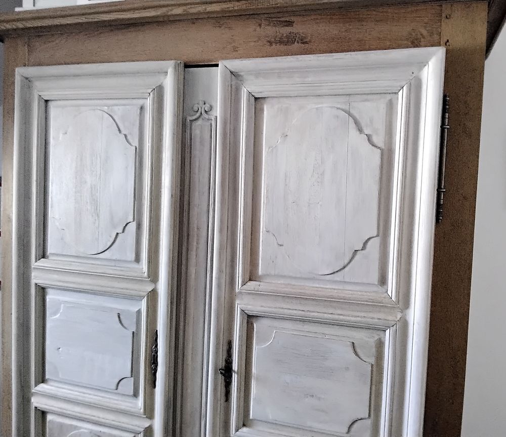 Armoire en cha&icirc;ne massif Meubles